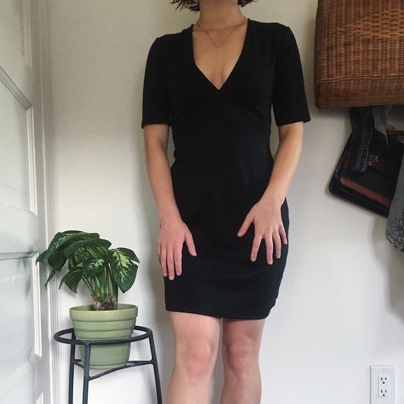Little black dress with sexy v neck - Picture 4 of 4